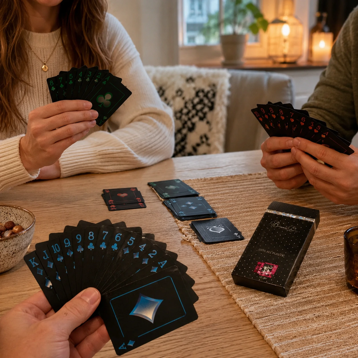 Svarta spelkort i PVC med pappersask