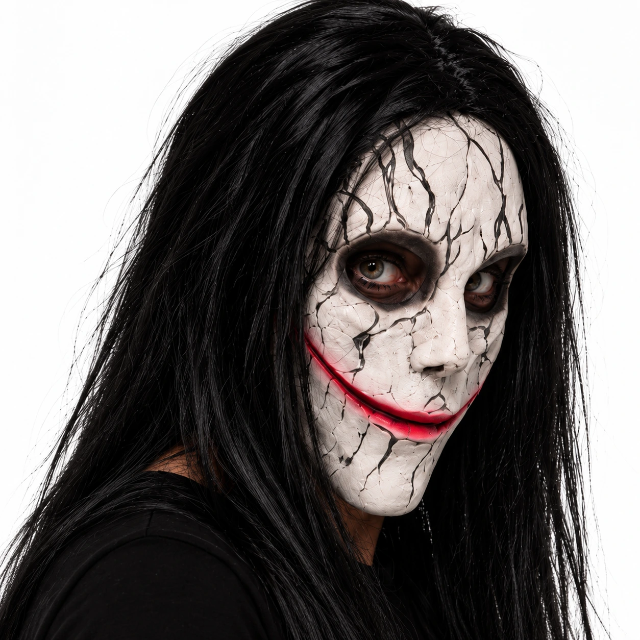 Halloweenmask med långt svart hår och mesh för ögonen