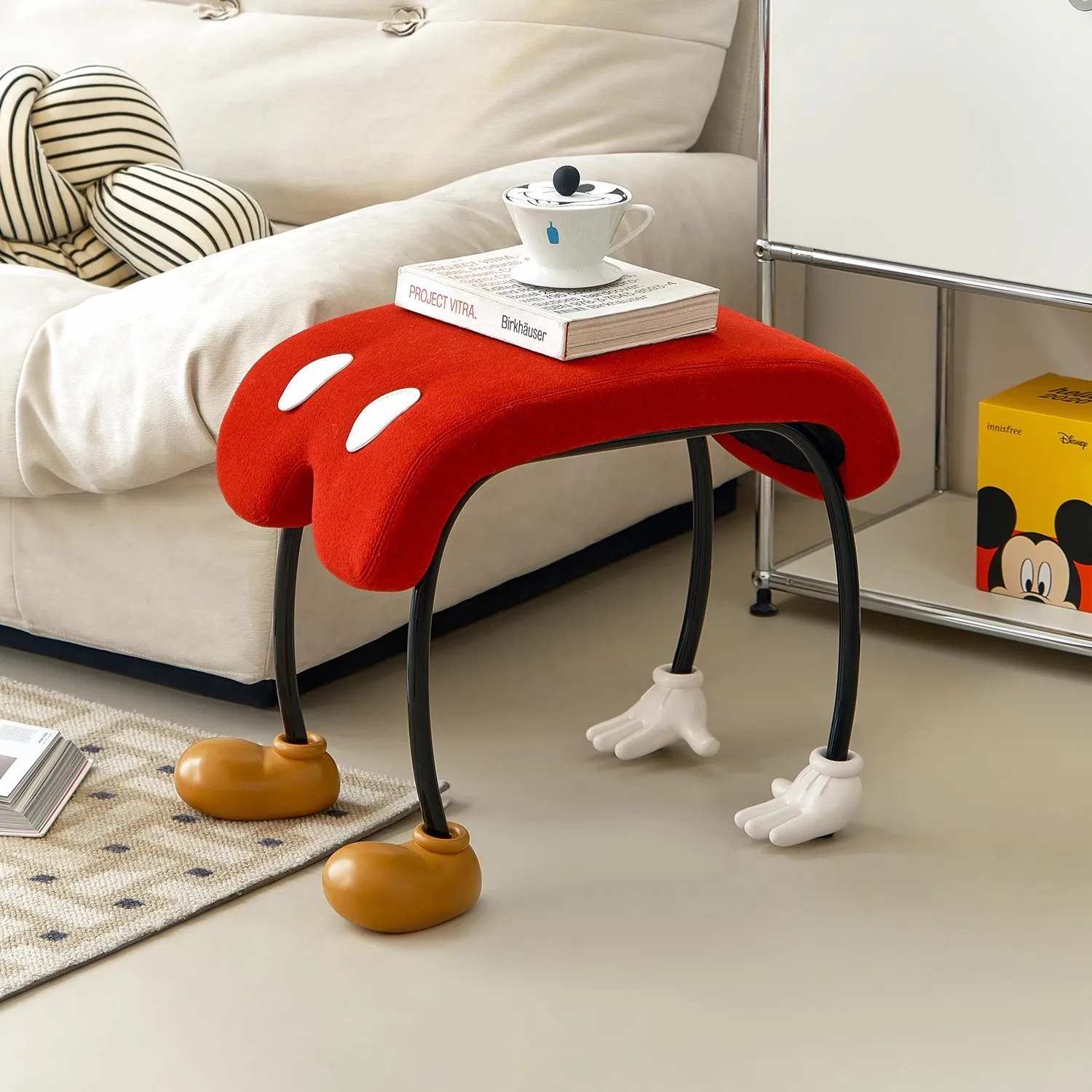 Tecknad Sidobord Med Ben – Dekorativt Bord 58 cm