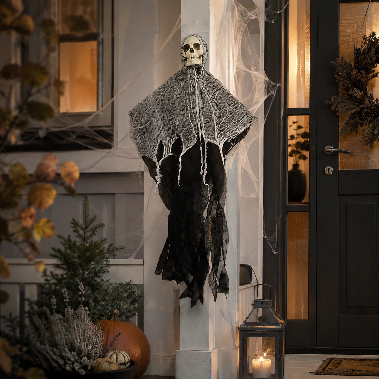 Hängande spökdekoration med dödskalle för halloween