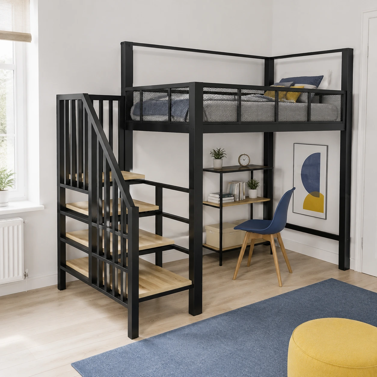 Loftseng i metall med trapp og oppbevaring