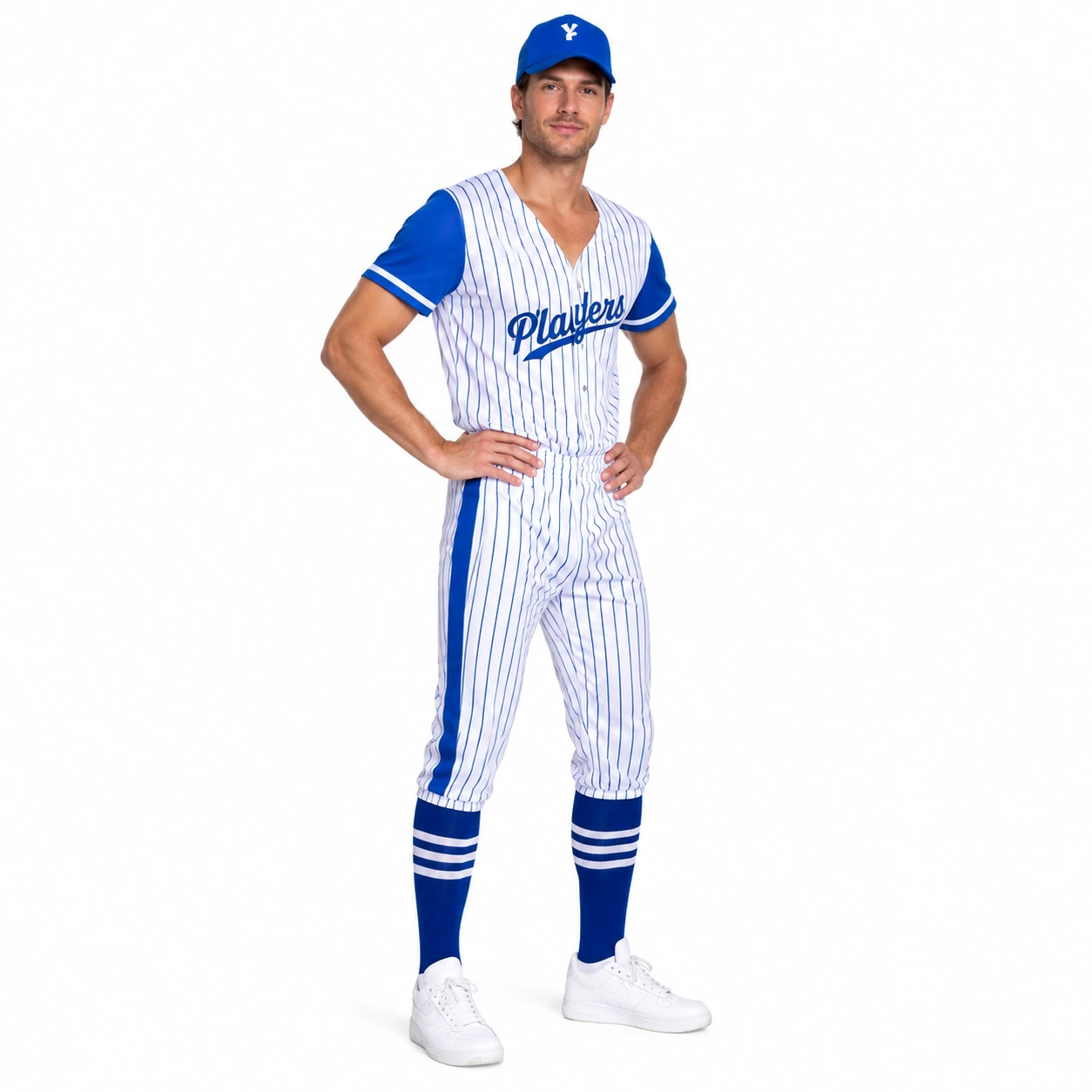 Sinivalkoraidallinen baseballasu lippalakilla ja sukilla