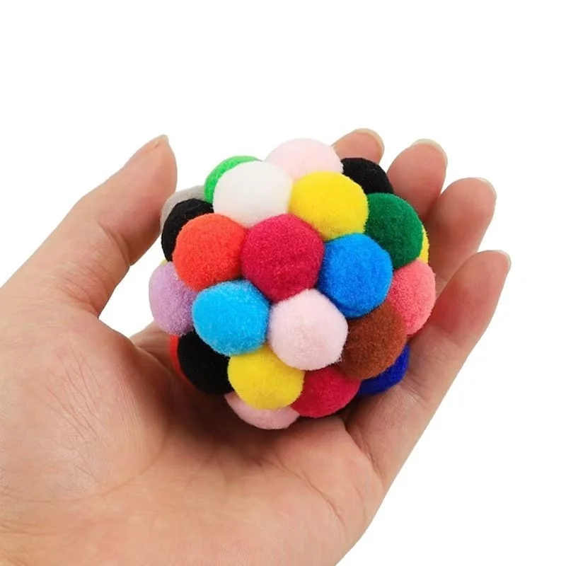 Kattleksak – Flerfärgad Plyschboll