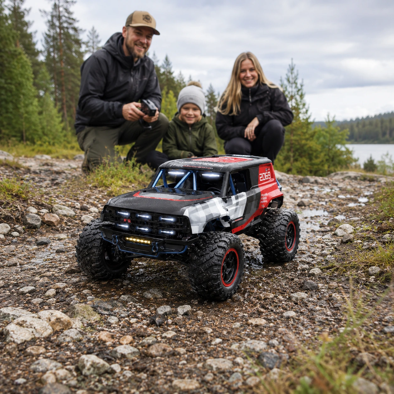 Radiostyrd terrängbil 1:12 4WD med borstlös motor