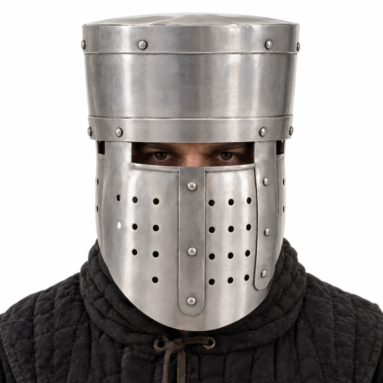 Riddarhjälm i stål med ventilationshål för LARP och cosplay